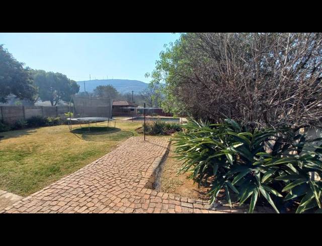 4 BEDROOM HOUSE FOR SALE IN PARKTOWN ESTATE